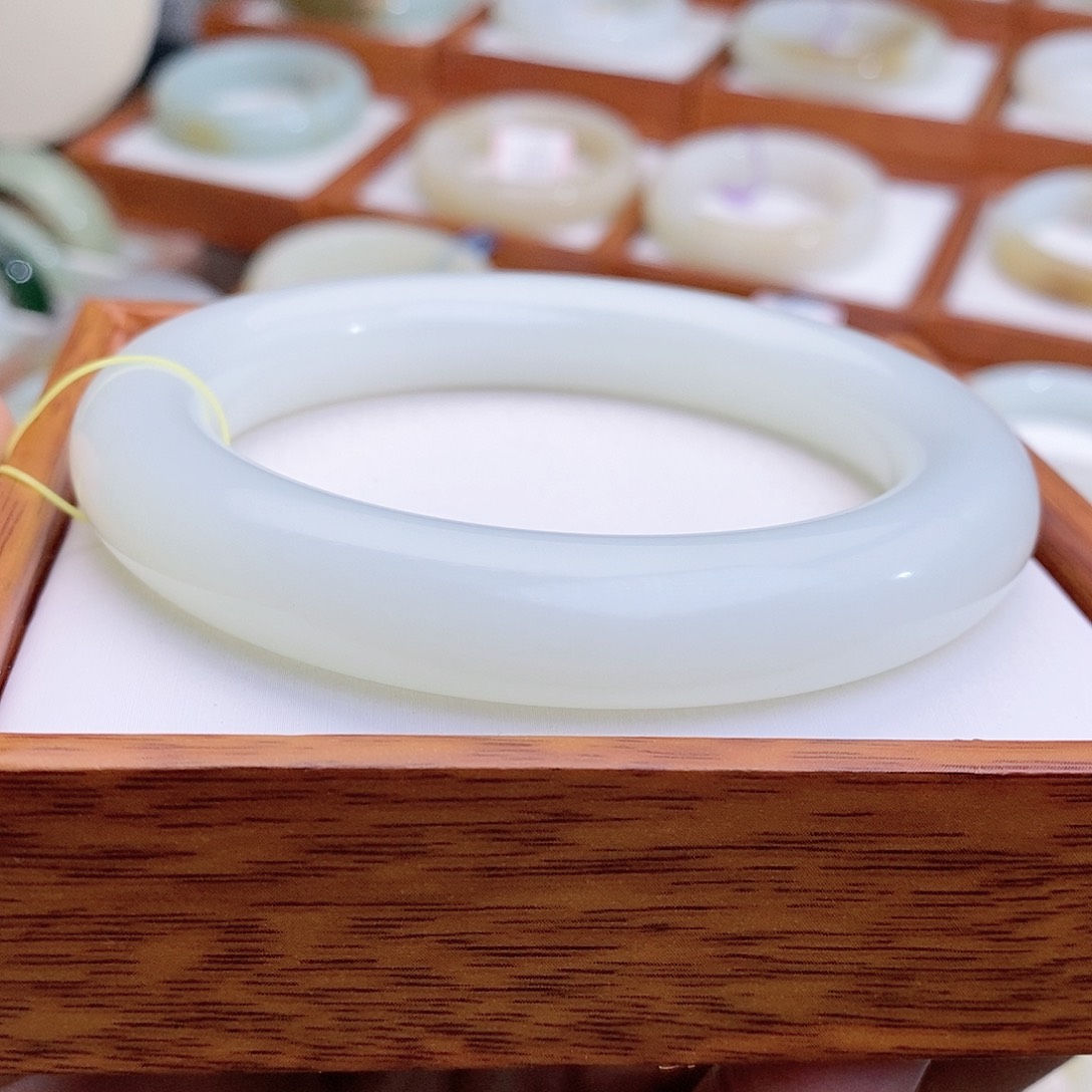 和田玉手镯未镶嵌61.8