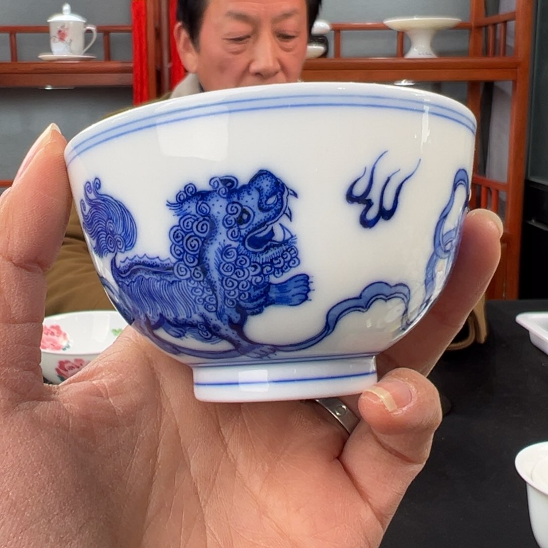 用****8柴窑青花双狮直口杯