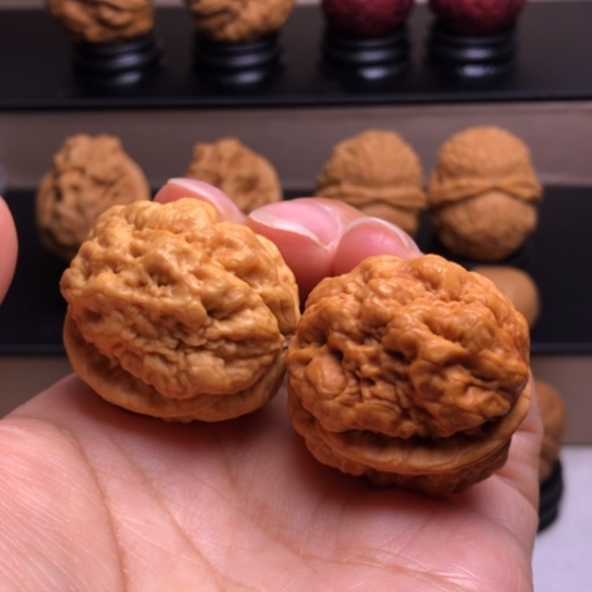 文玩核桃把件血舍利50