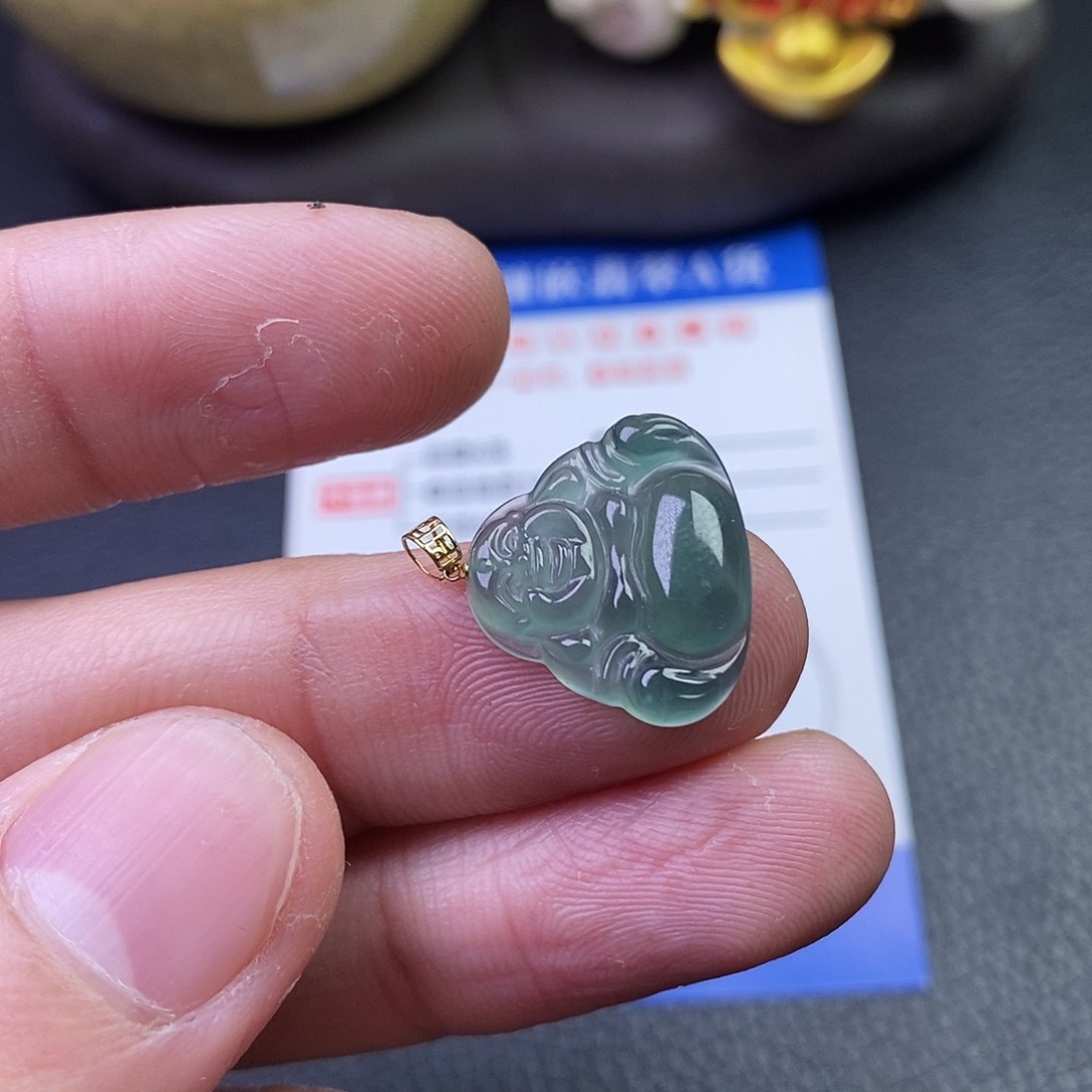 颈饰18K金镶嵌翡翠