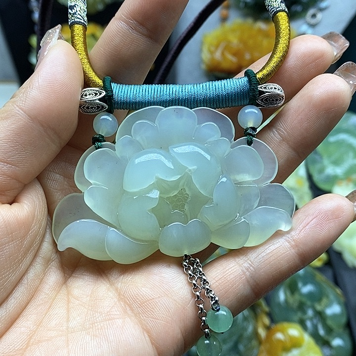 蛇纹石玉挂件未镶嵌