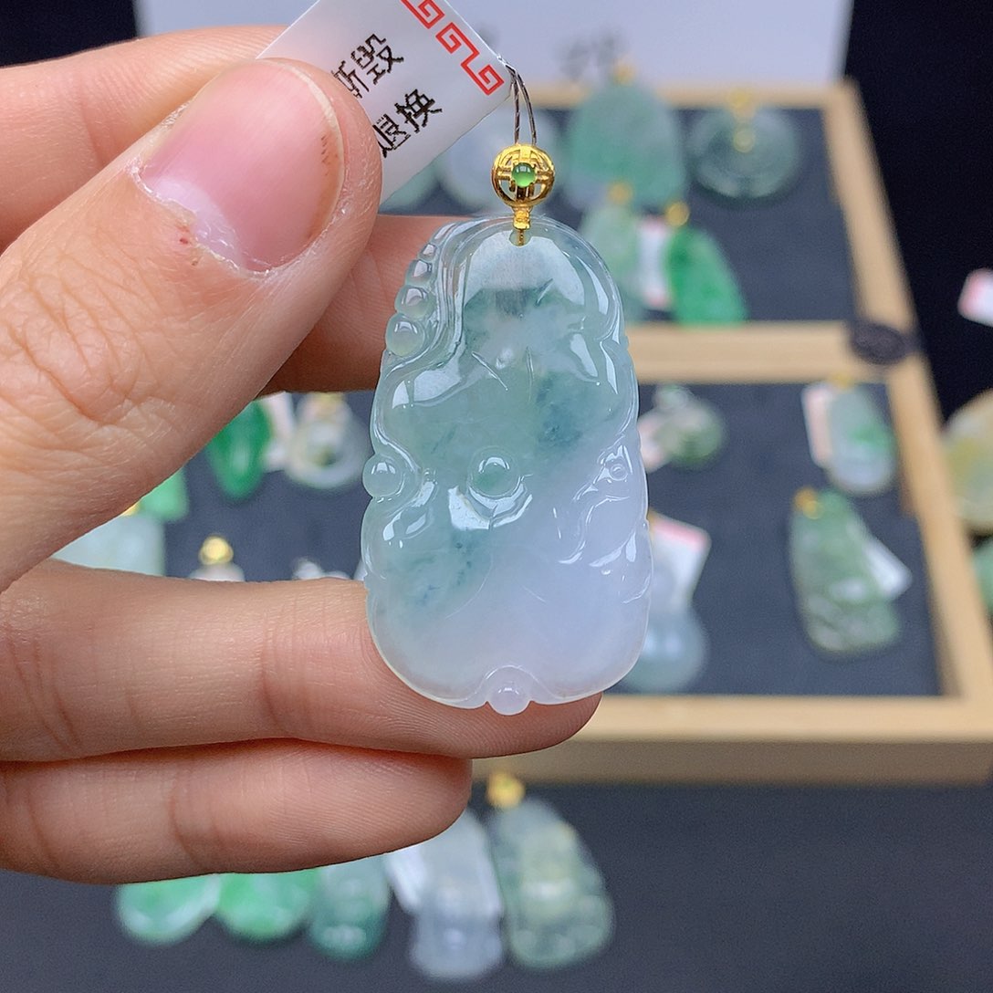 翡翠颈饰18K金镶嵌翡翠