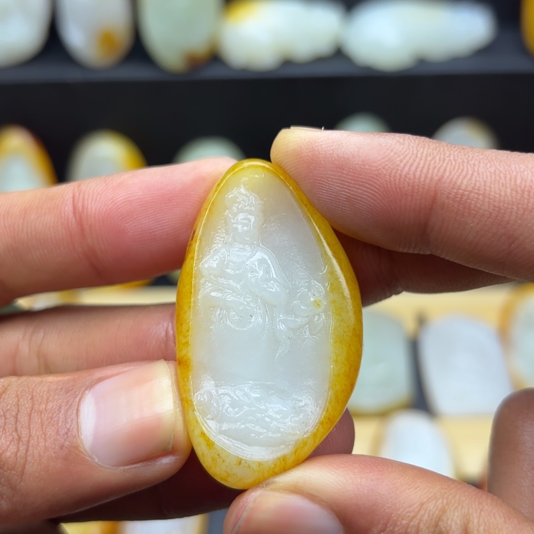 天***秋和田玉未镶嵌颈饰