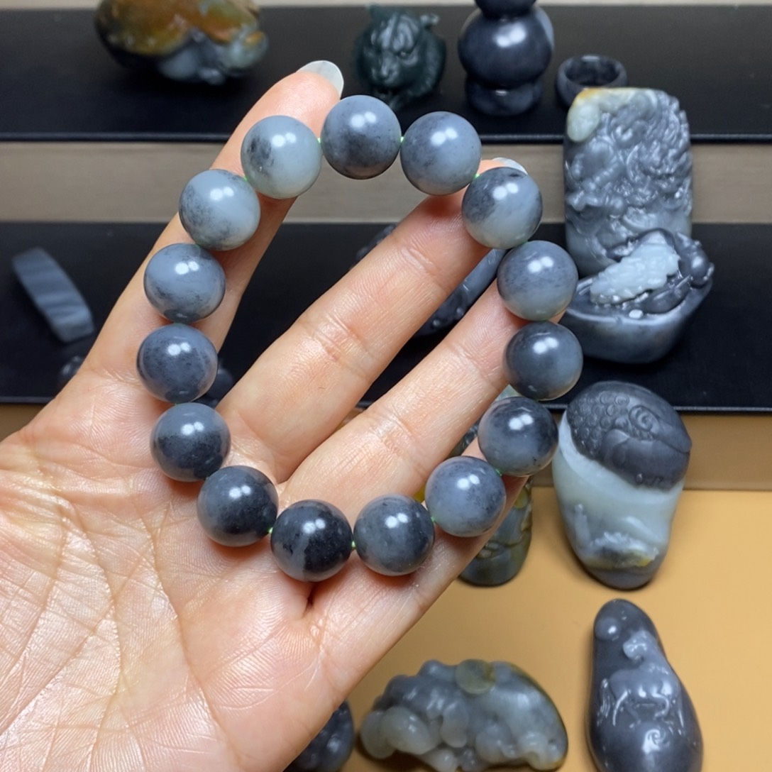 颈饰未镶嵌和田玉最****人