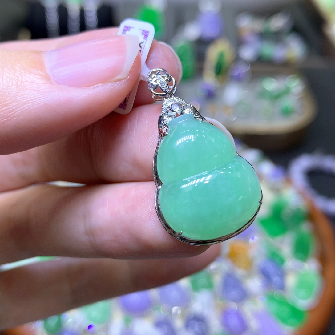 【闪购商品】翡翠颈饰18K金镶嵌翡翠吊坠项链