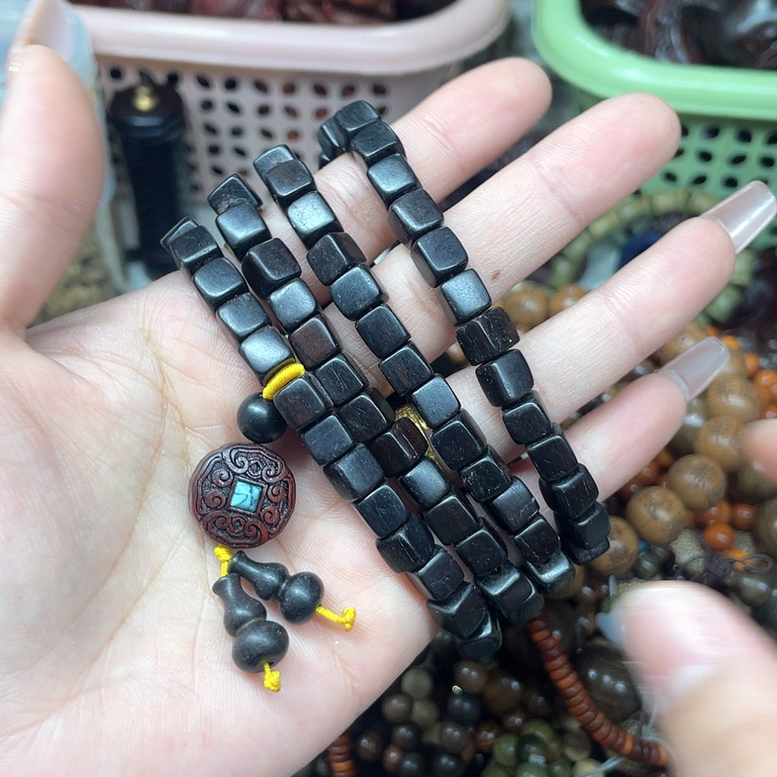 维腊木（绿檀）无事牌