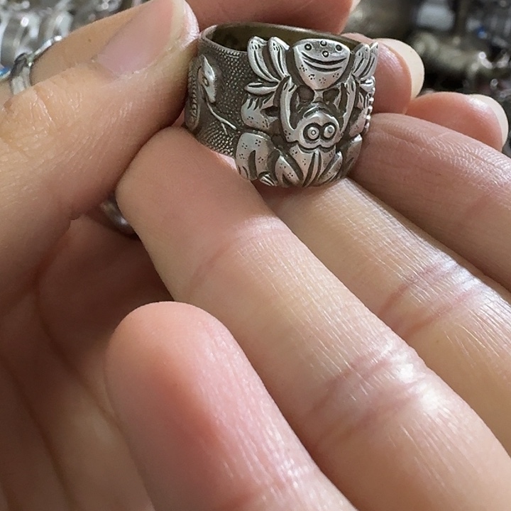 不***赢足银玻璃足银戒指一个