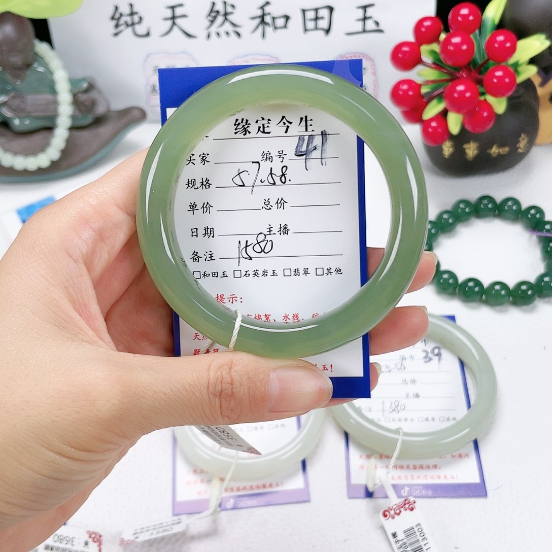 和田玉手镯未镶嵌