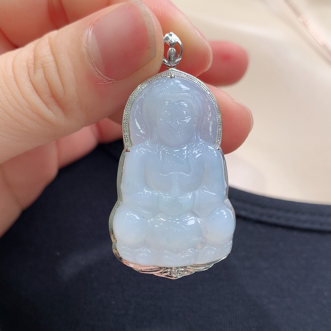 翡翠18K金镶嵌颈饰观音