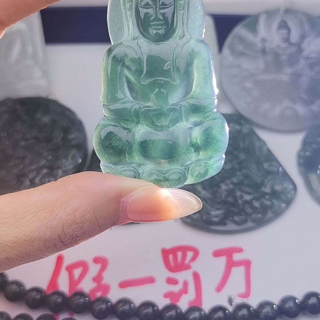 翡翠颈饰未镶嵌天然的A货翡翠