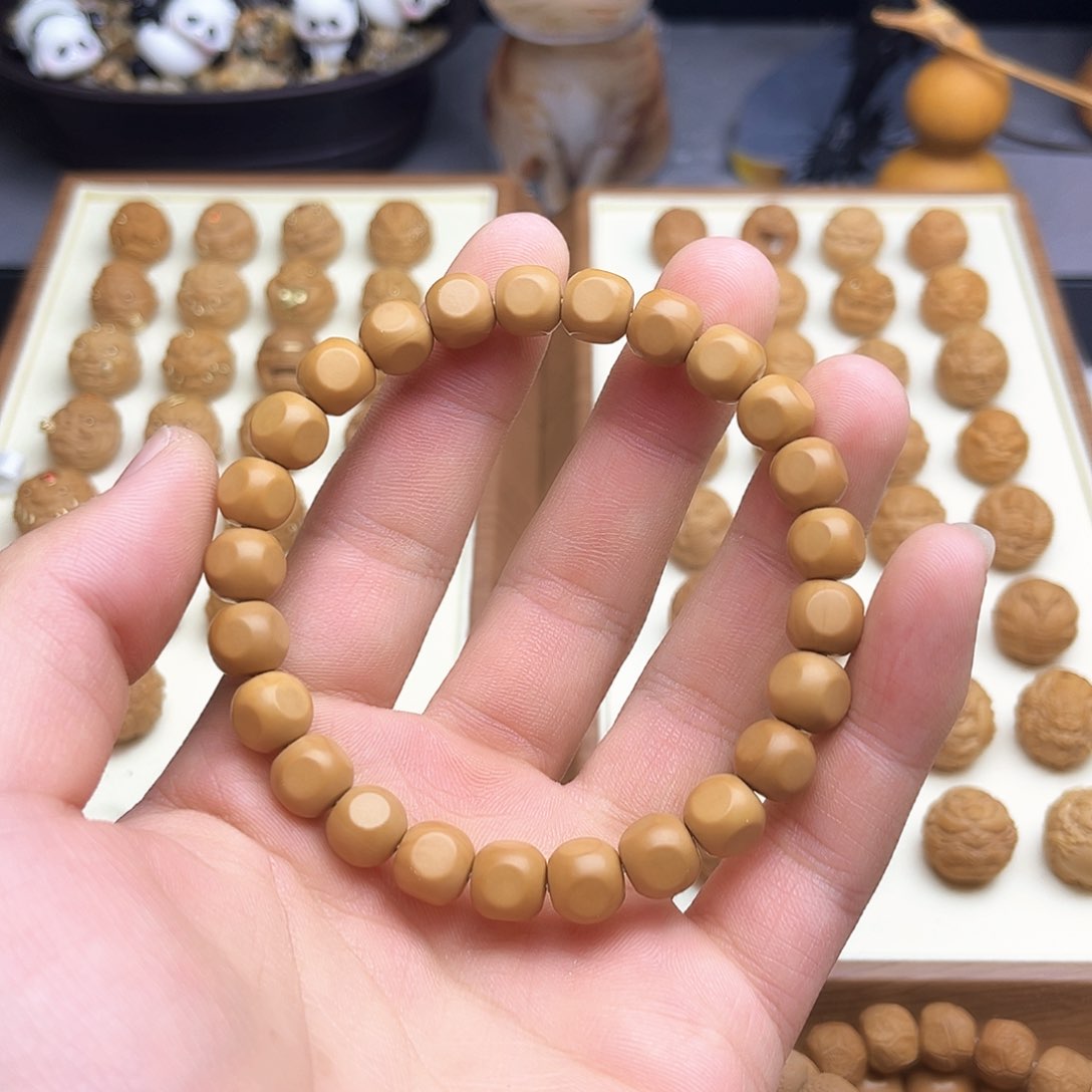 钱**.猴头雕刻六方，小馒头全品8➕