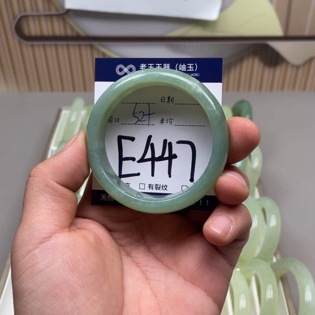 岫玉手镯手镯未镶嵌