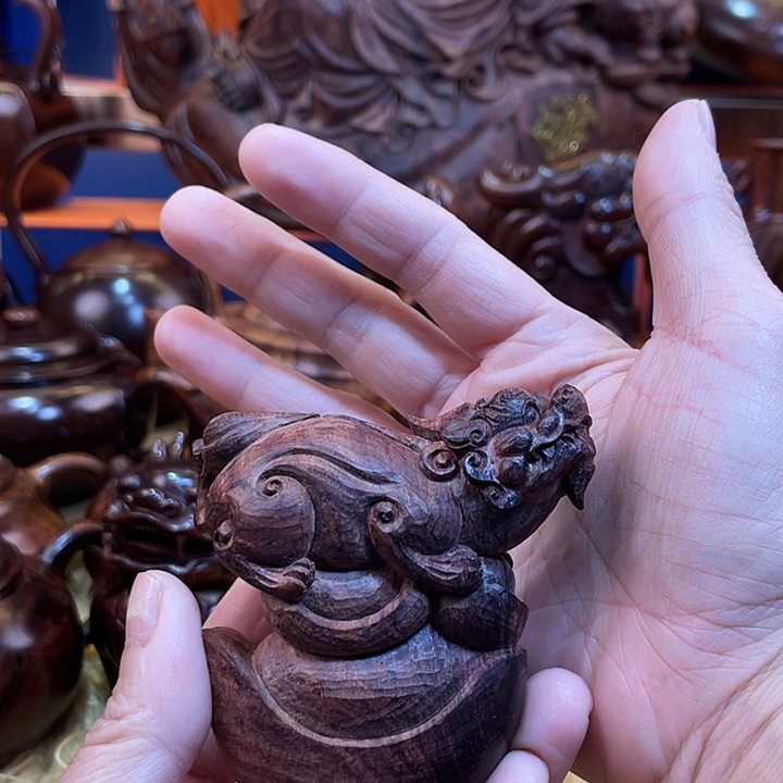 黄花梨/降香黄檀貔貅把件