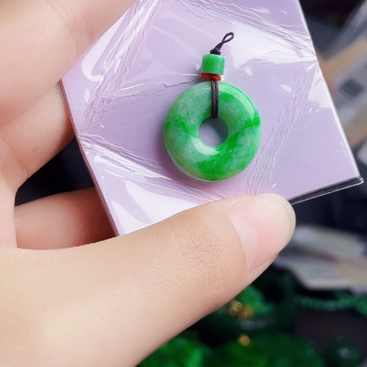翡翠未镶嵌颈饰多样性