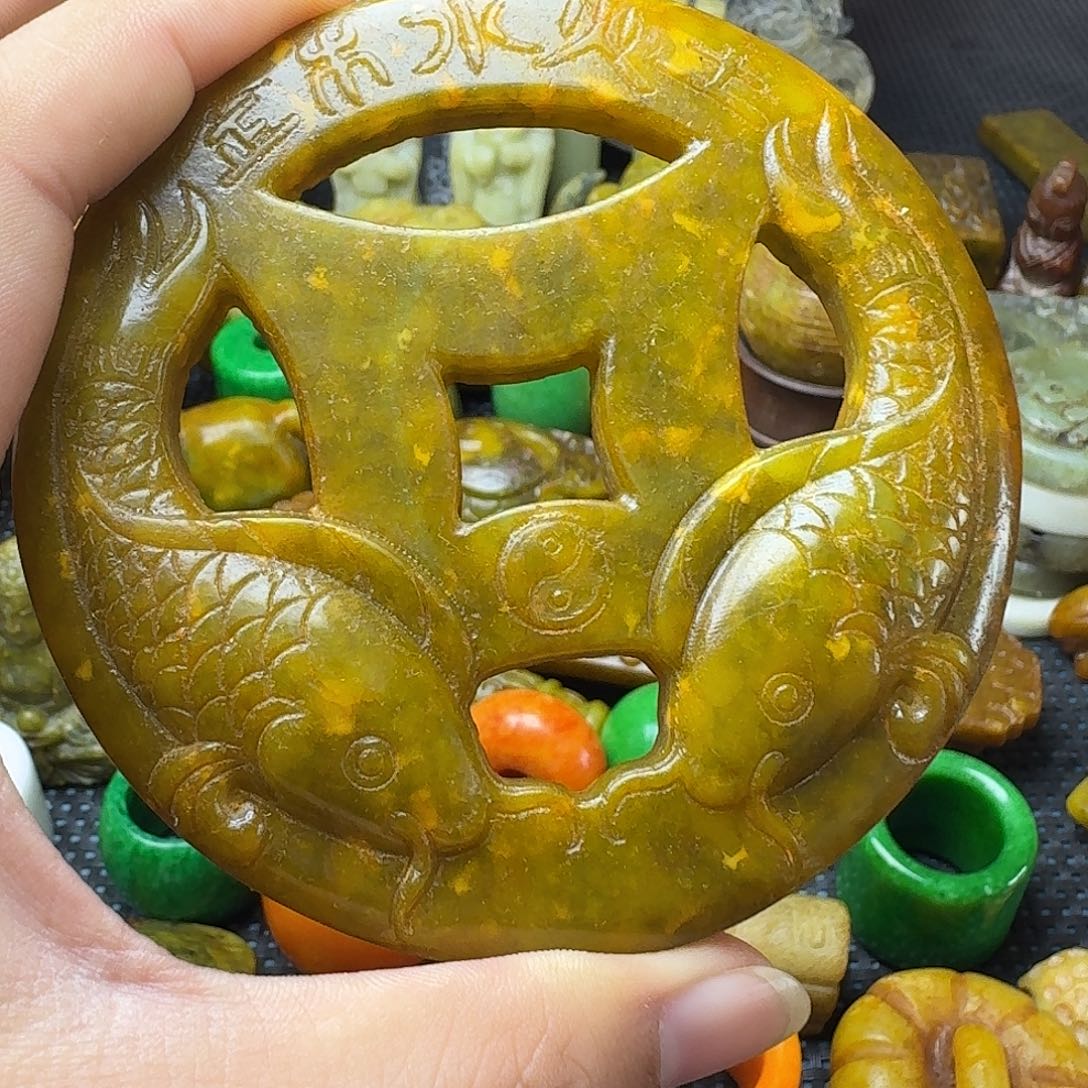 白玉菩提吊坠。。。