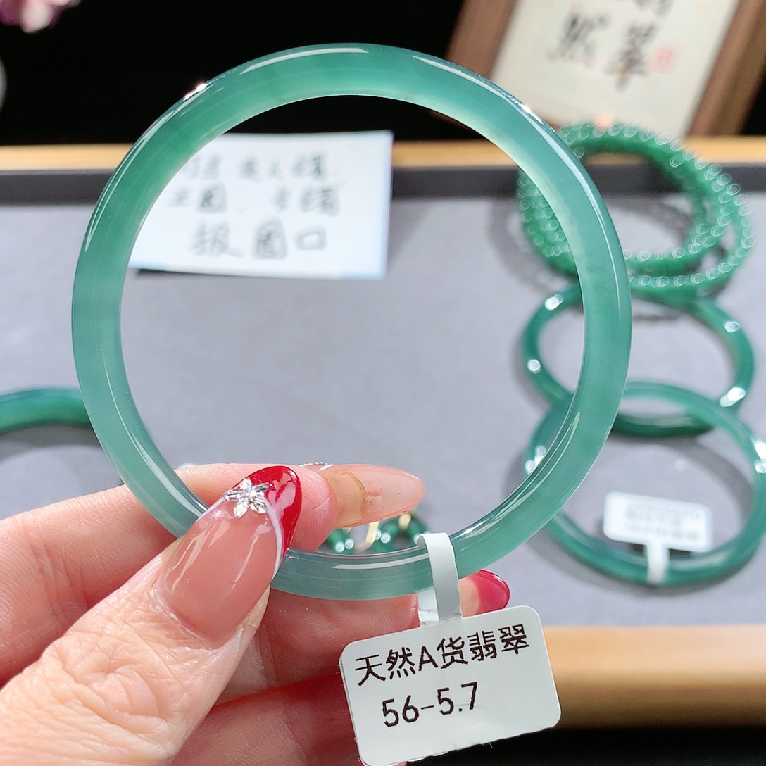 翡翠手镯（圆镯）未镶嵌