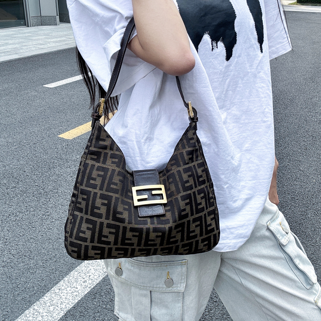 95新 FENDI/芬迪 老花腋下hobo单肩包
