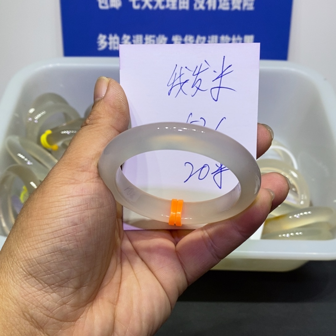我****玛瑙/玉髓未镶嵌手镯
