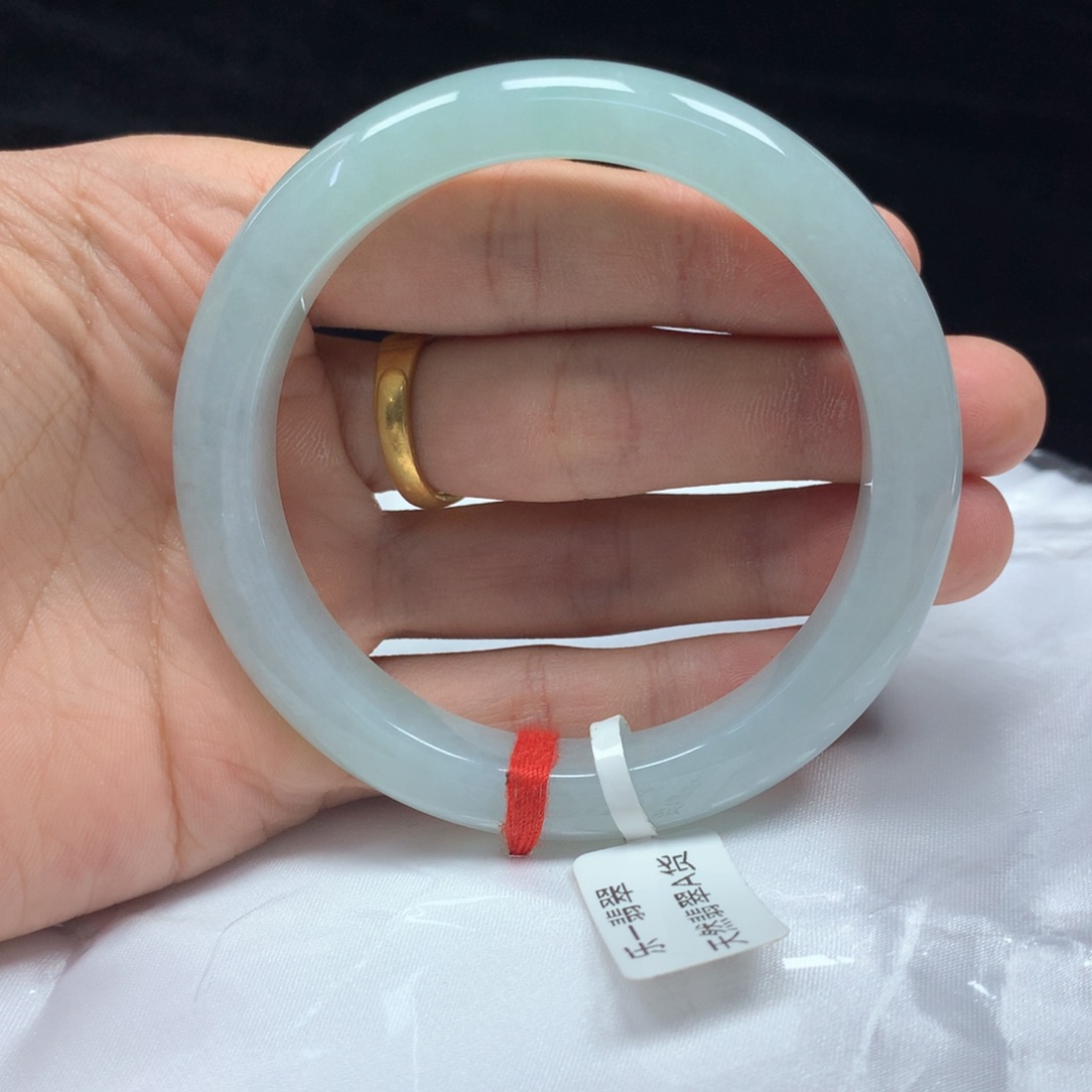 翡翠未镶嵌手镯（圆镯）58.8