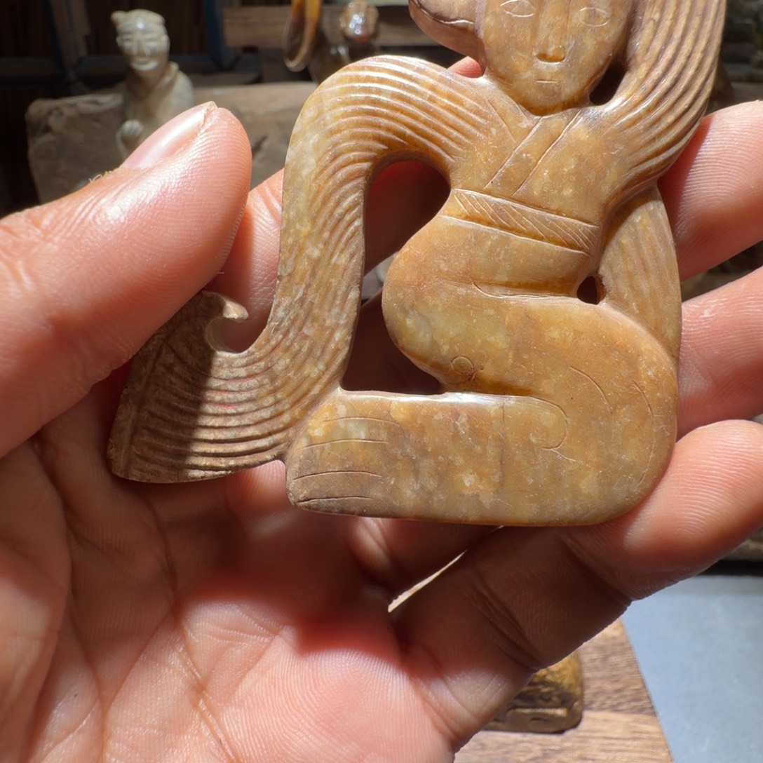 依***古和田玉（糖玉）未镶嵌颈饰