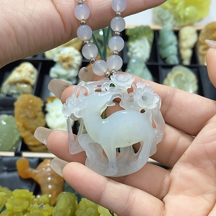 蛇纹石玉挂件未镶嵌