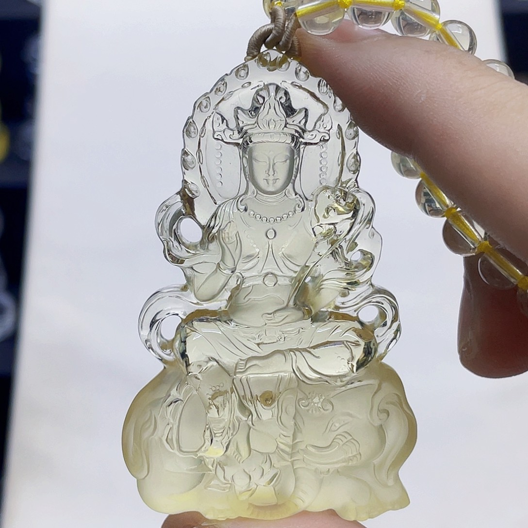 老***。颈饰未镶嵌水晶黄水晶大师精雕普贤菩萨