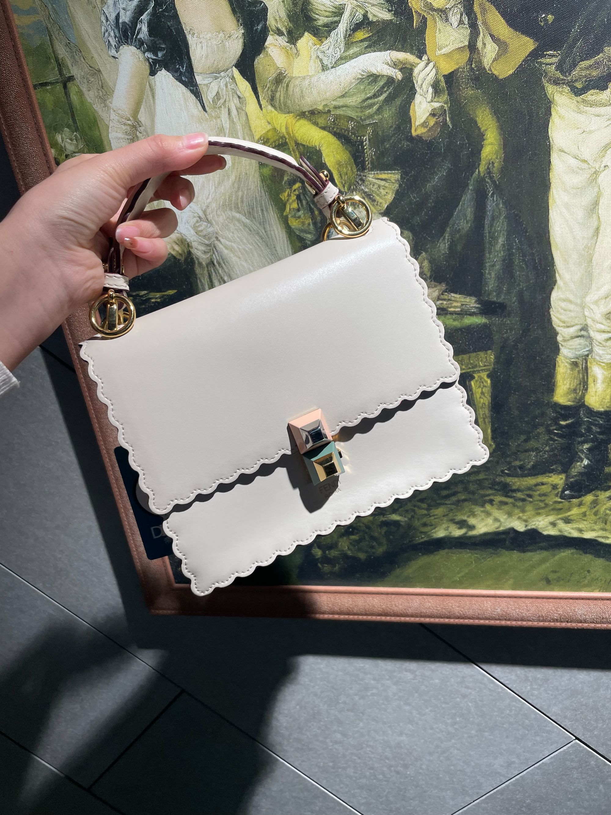 95新 FENDI/芬迪 帝爵奢品/95新/FENDI/白色peekaboo单肩包