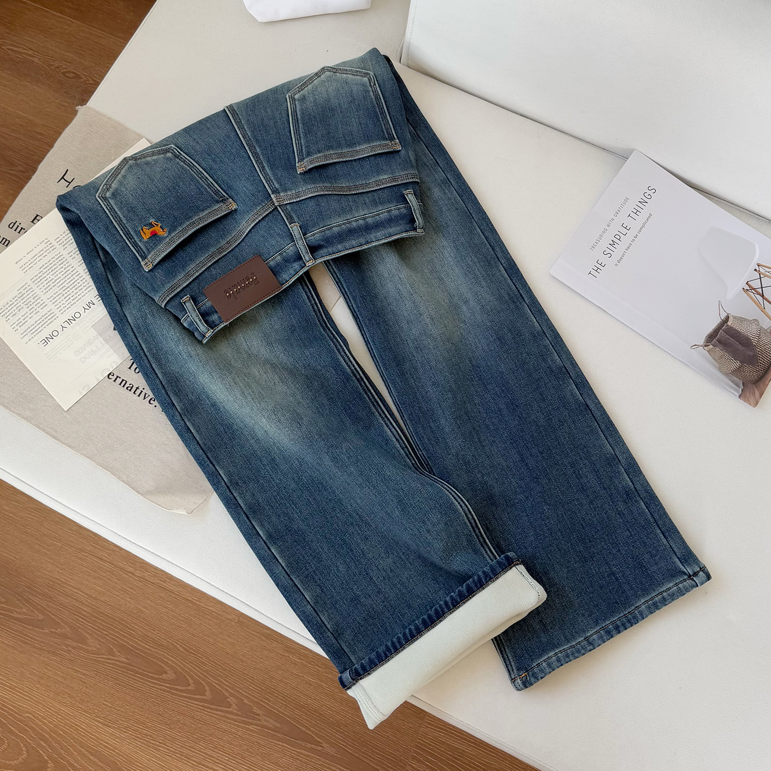 松青蓝加绒弹力牛仔裤女2025冬季新款刺绣高腰百搭窄版显瘦直筒裤