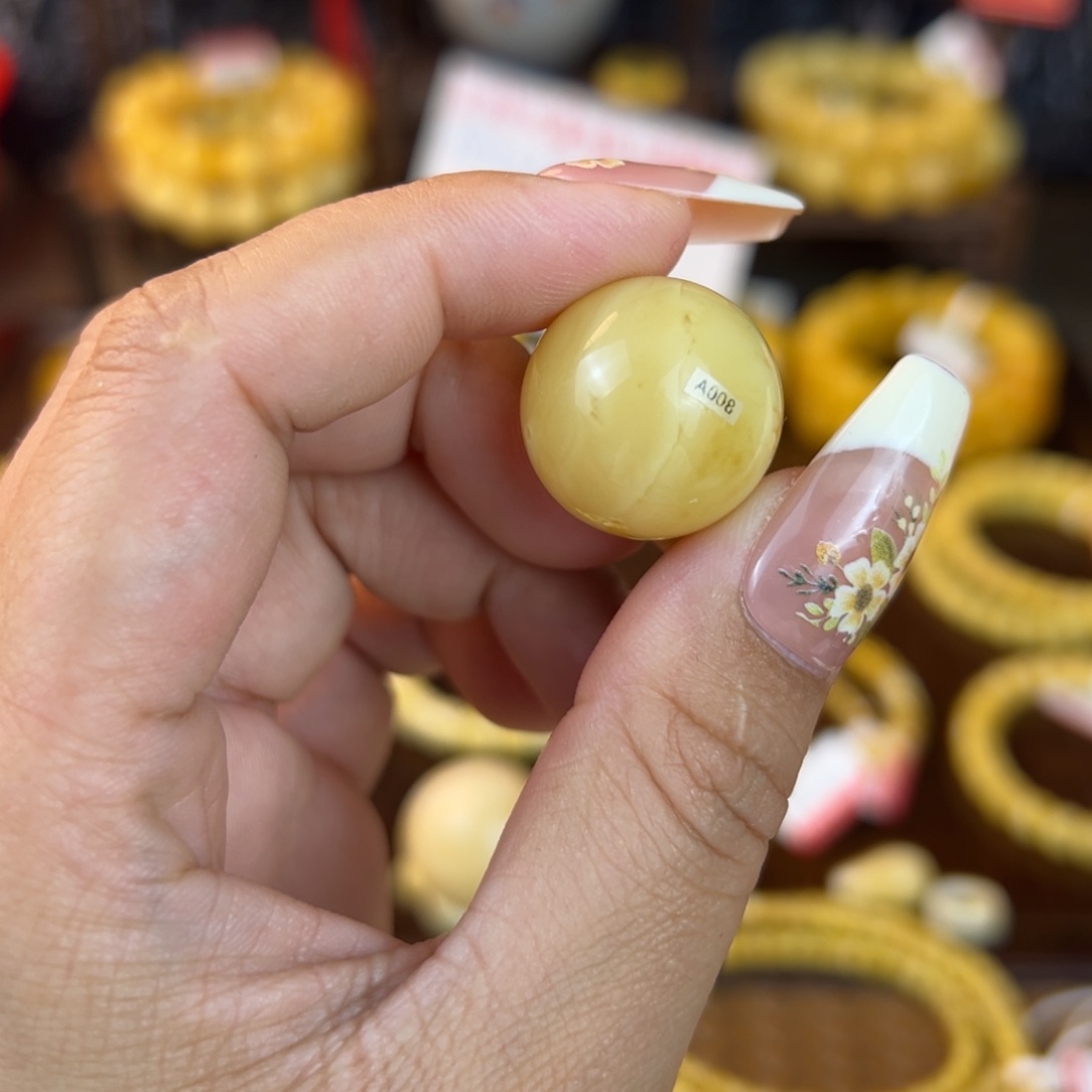 琥珀裸石未镶嵌mnjjjjjjjjnnmmm