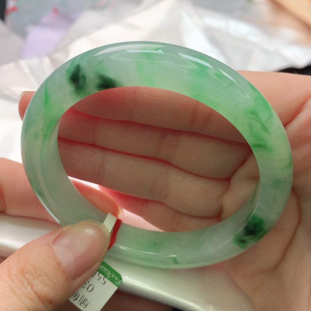 翡翠手镯未镶嵌545556圈