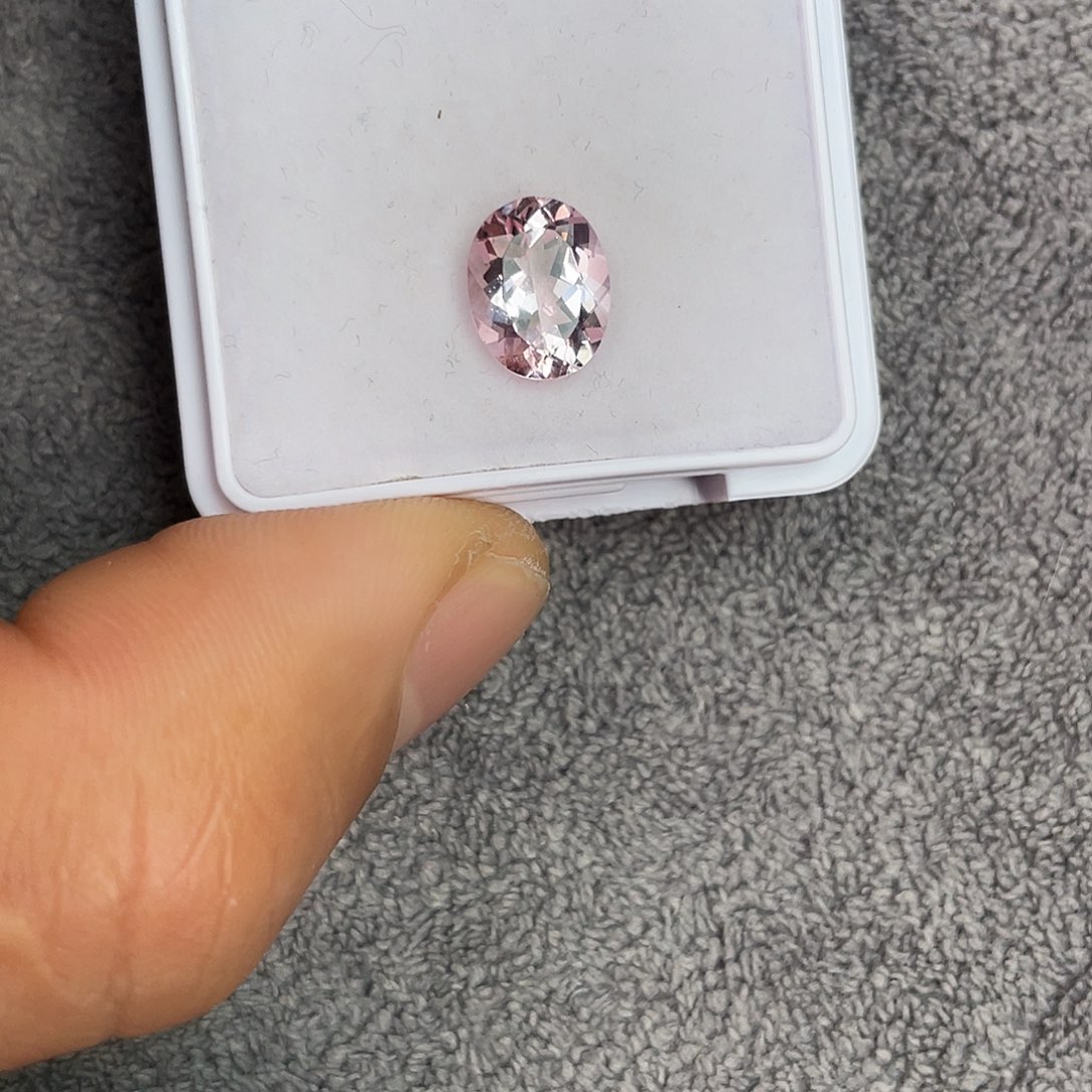 绿柱石（摩根石）裸石未镶嵌2.17Ct。  