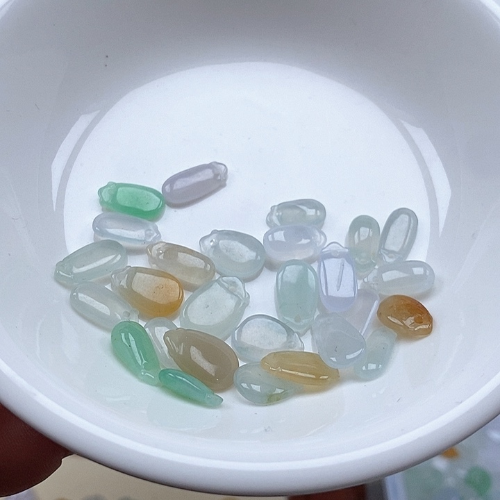 翡翠颈饰未镶嵌一个25