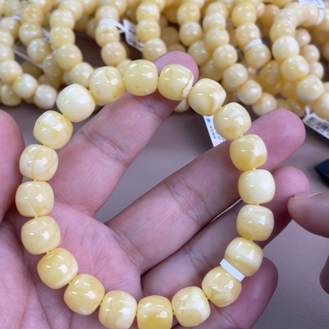 琥珀裸石未镶嵌040000000000