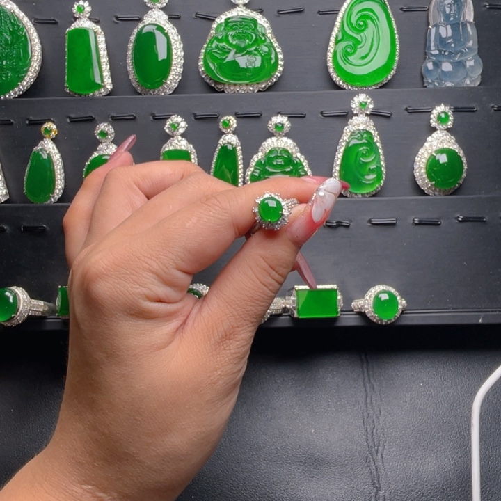 翡翠戒指未镶嵌翡翠戒指