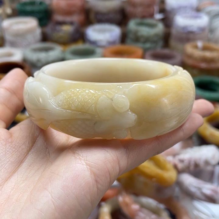 未镶嵌手镯石英质玉