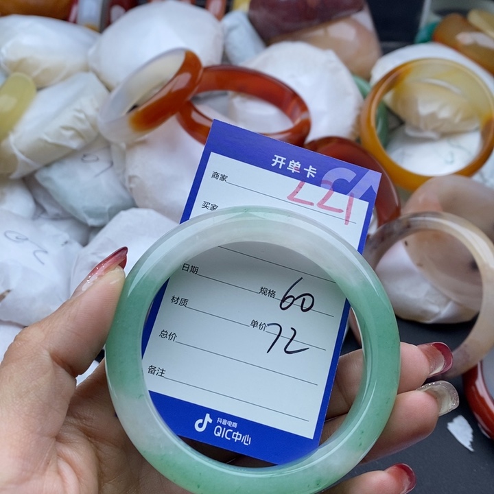 石英质玉手镯未镶嵌