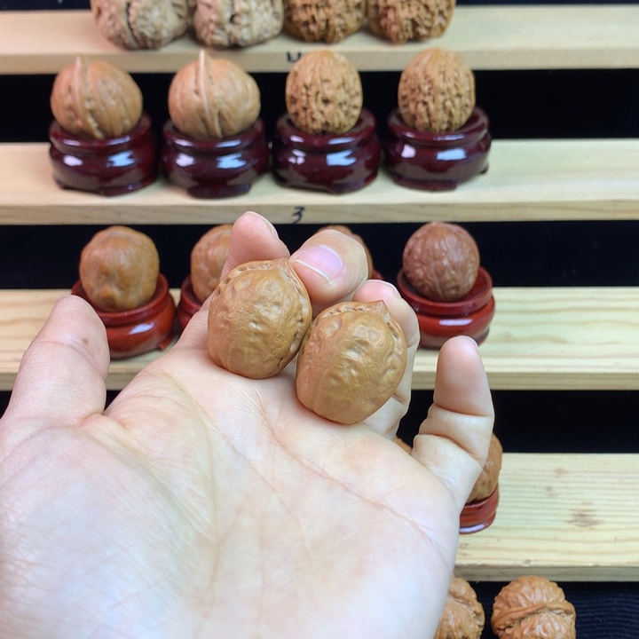 吊坠文玩核桃鸿运珠