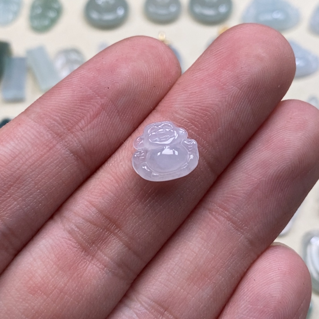 仧***乆翡翠未镶嵌颈饰吊坠