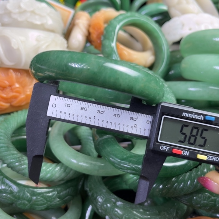 石英质玉未镶嵌手镯