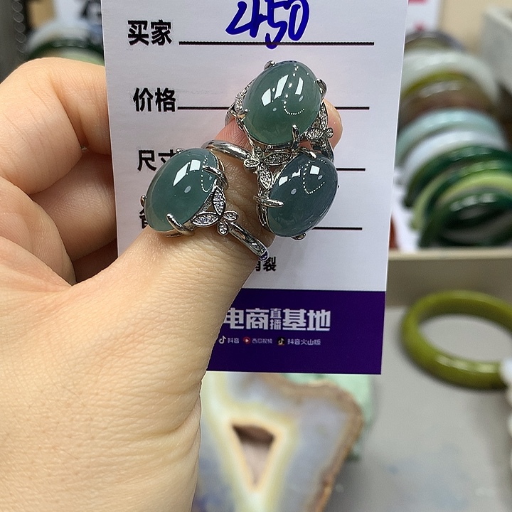 蛇纹石玉未镶嵌手镯多样性随机发其中之一