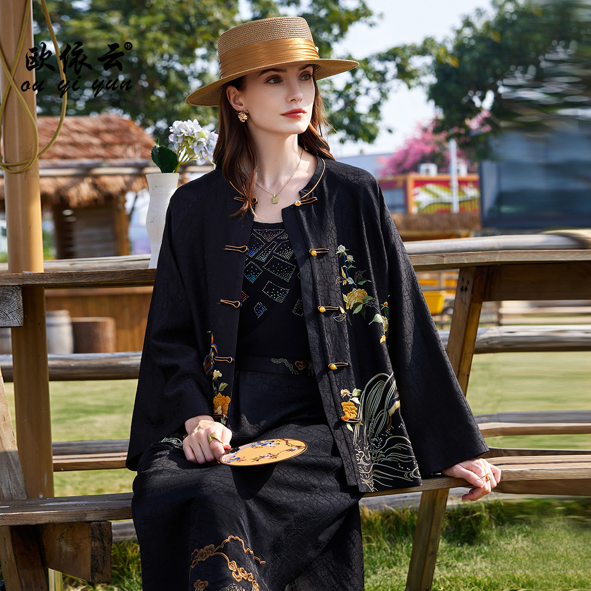 50811欧依云高级感刺绣上衣春装洋气妈妈新中式宽松短外套气质