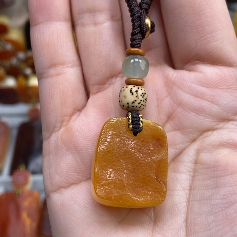 【闪购商品】琥珀颈饰未镶嵌