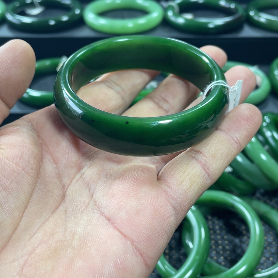 和田玉（碧玉）未镶嵌手镯