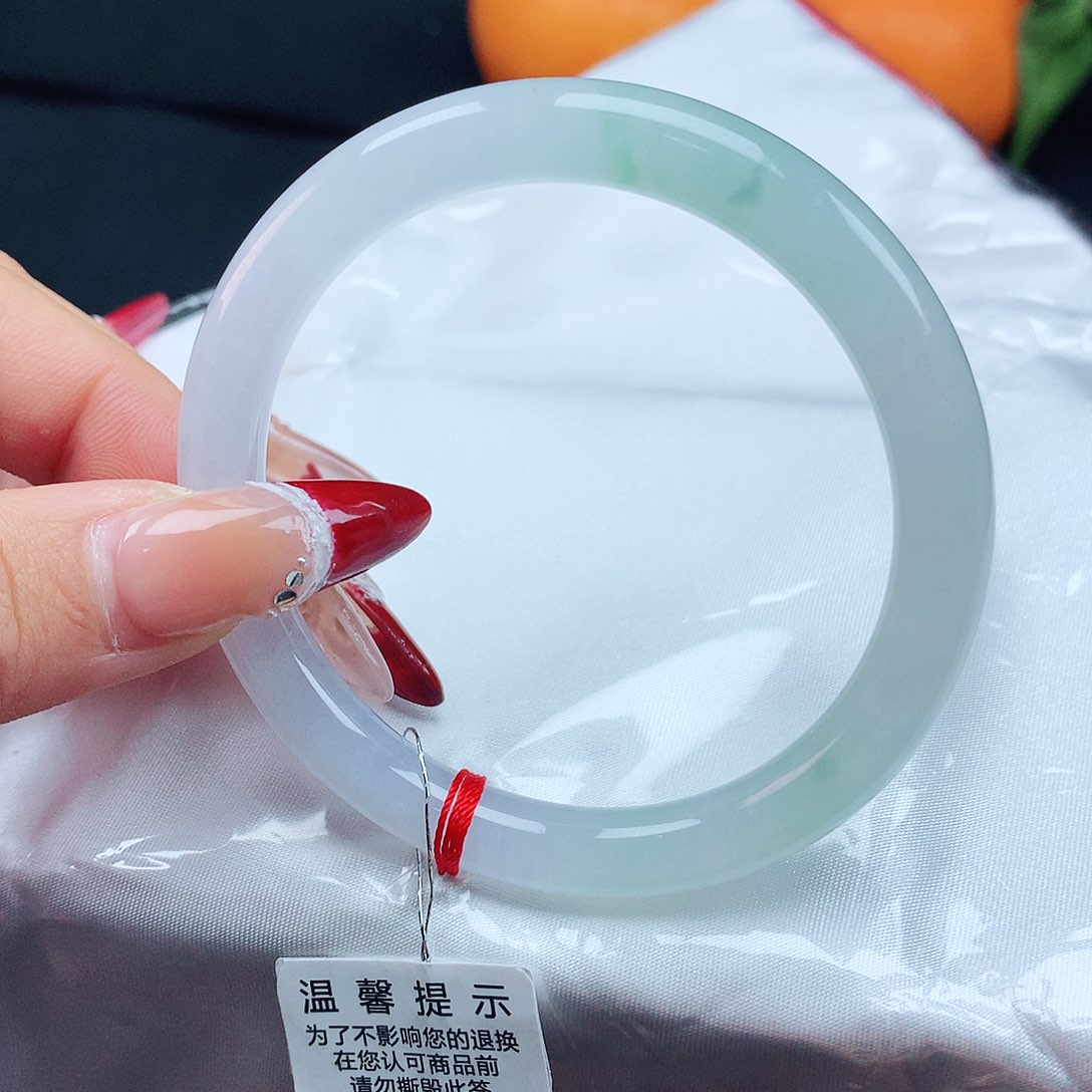 翡翠手镯未镶嵌55圈