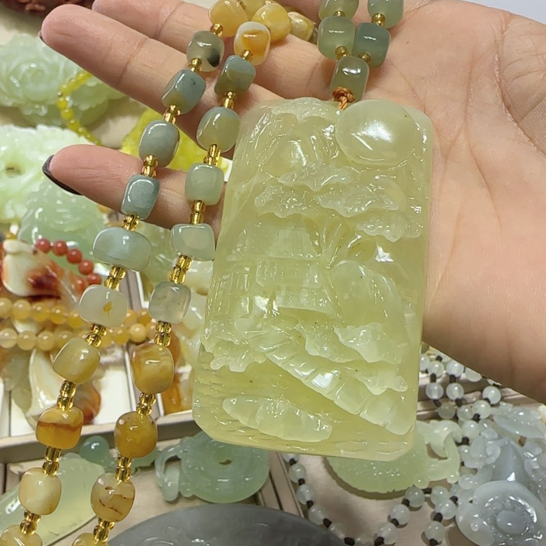 未镶嵌蛇纹石玉吊坠