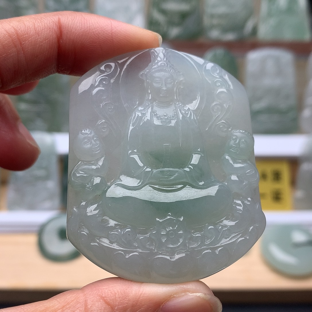 翡翠未镶嵌颈饰观音