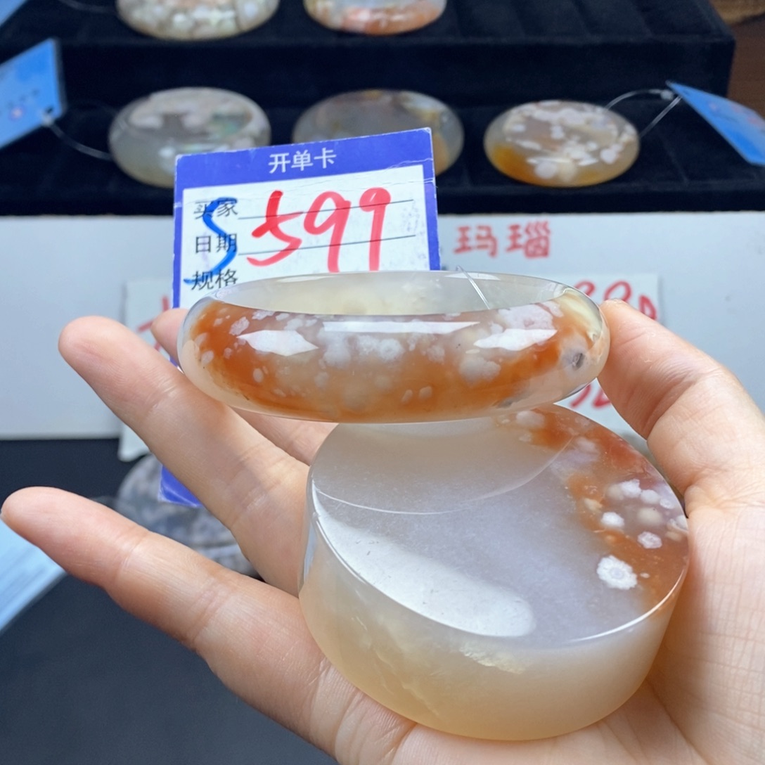 石英质玉手镯未镶嵌