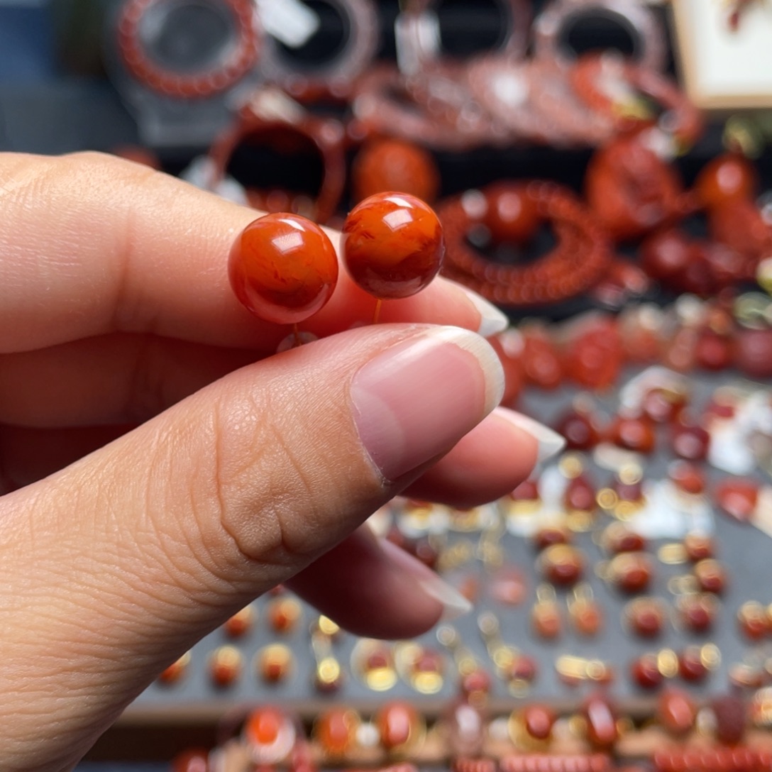 南红玛瑙18K金镶嵌圆珠耳钉