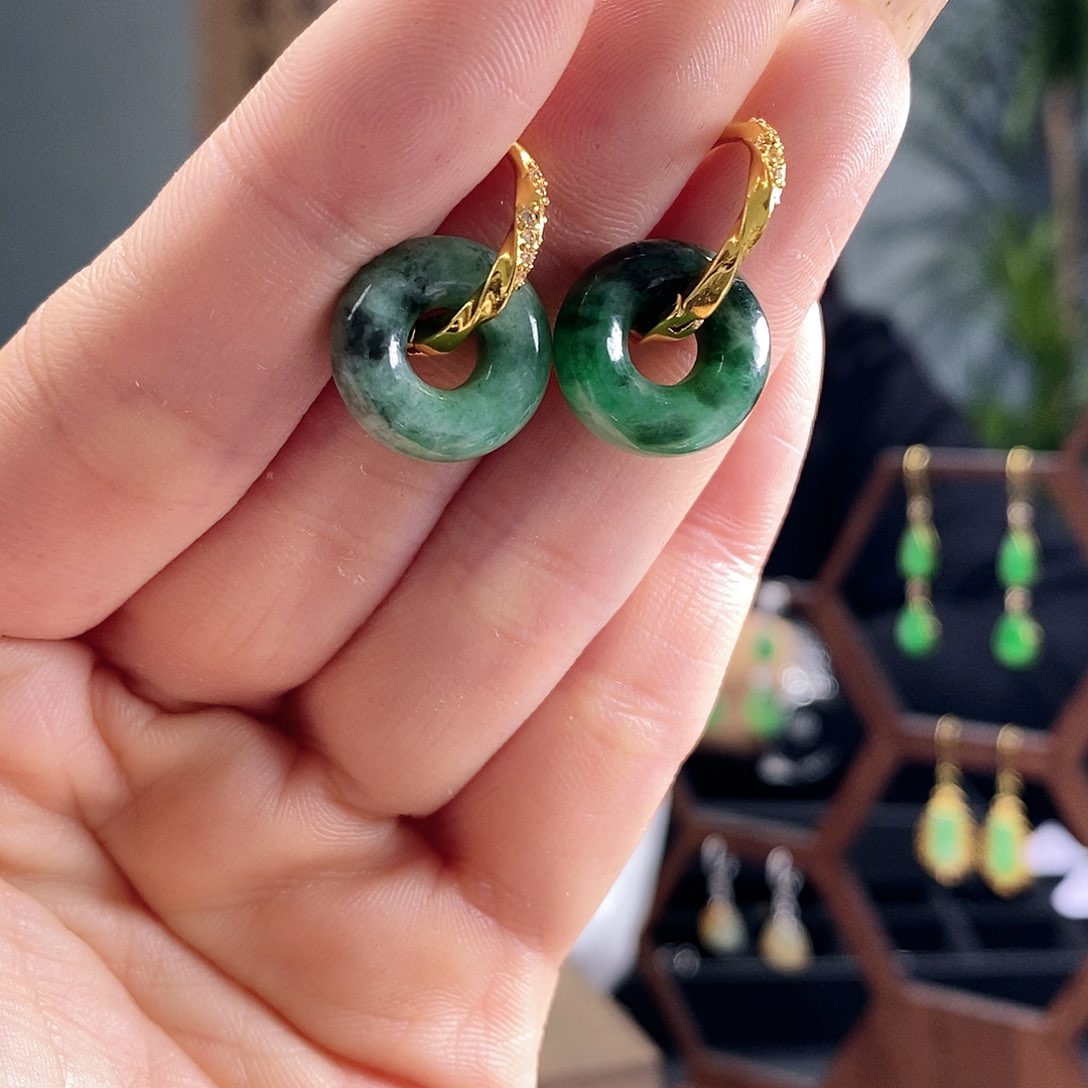 翡翠耳饰未镶嵌翡翠