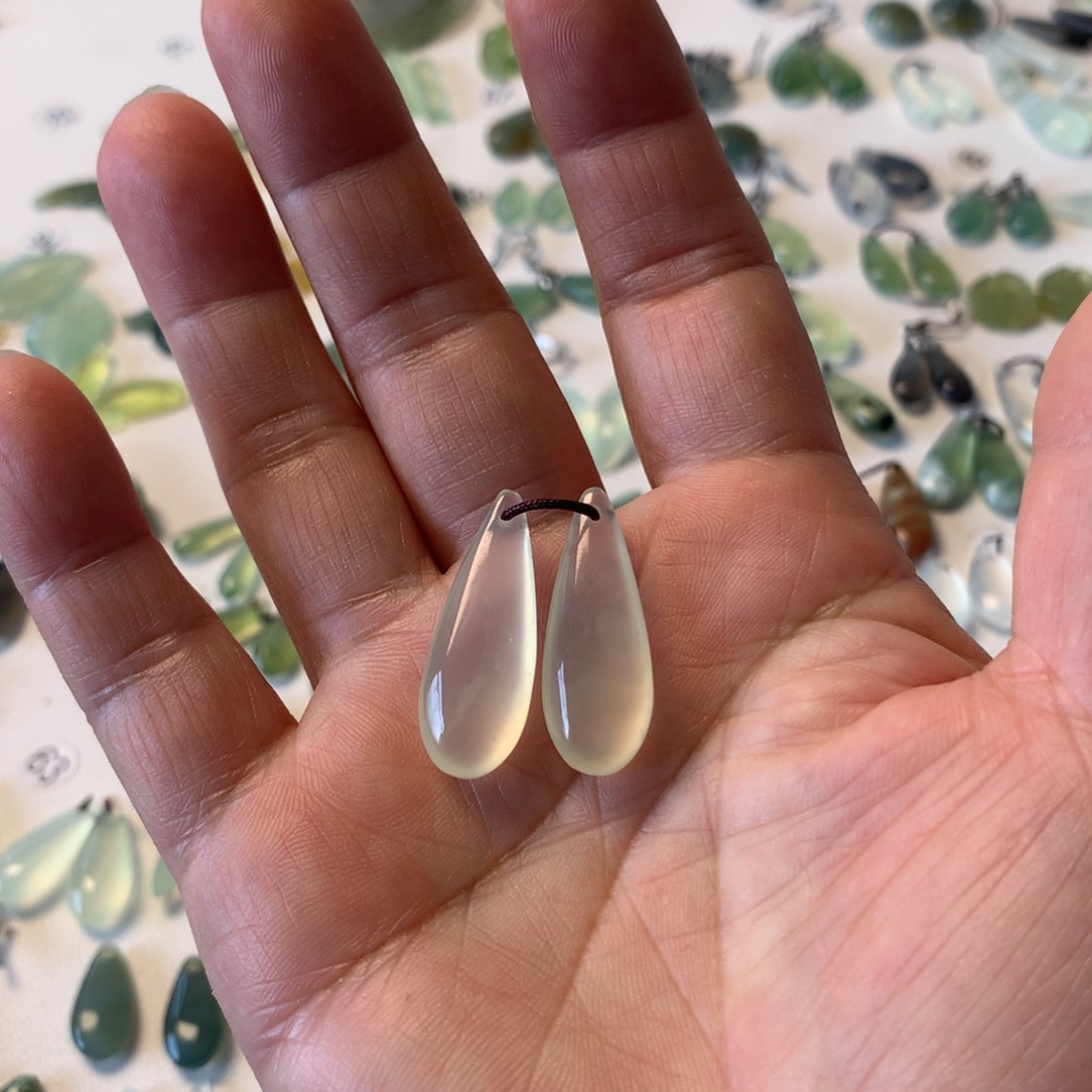 玺***包蛇纹石玉未镶嵌耳环